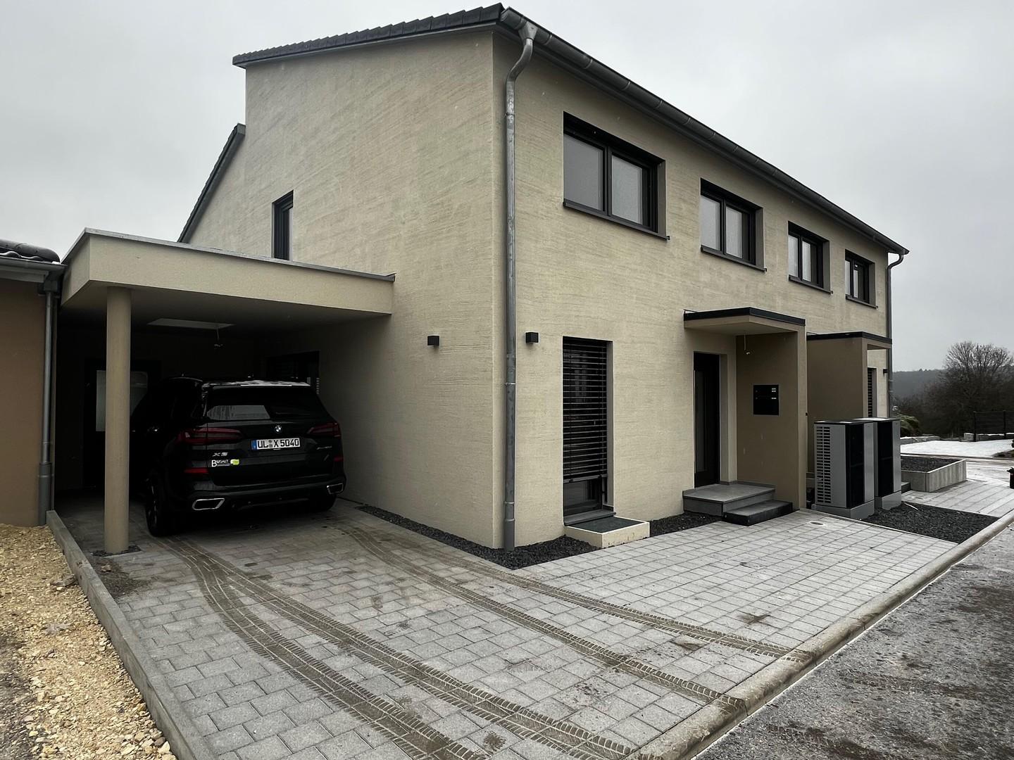 Ansicht und Carport