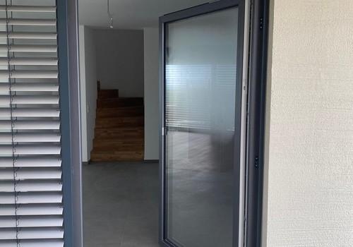 Carport Türe ins Haus
