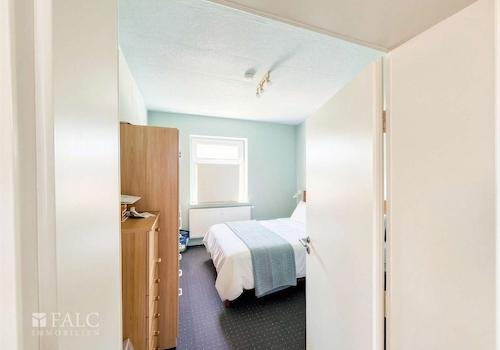 Schlafzimmer EG links 