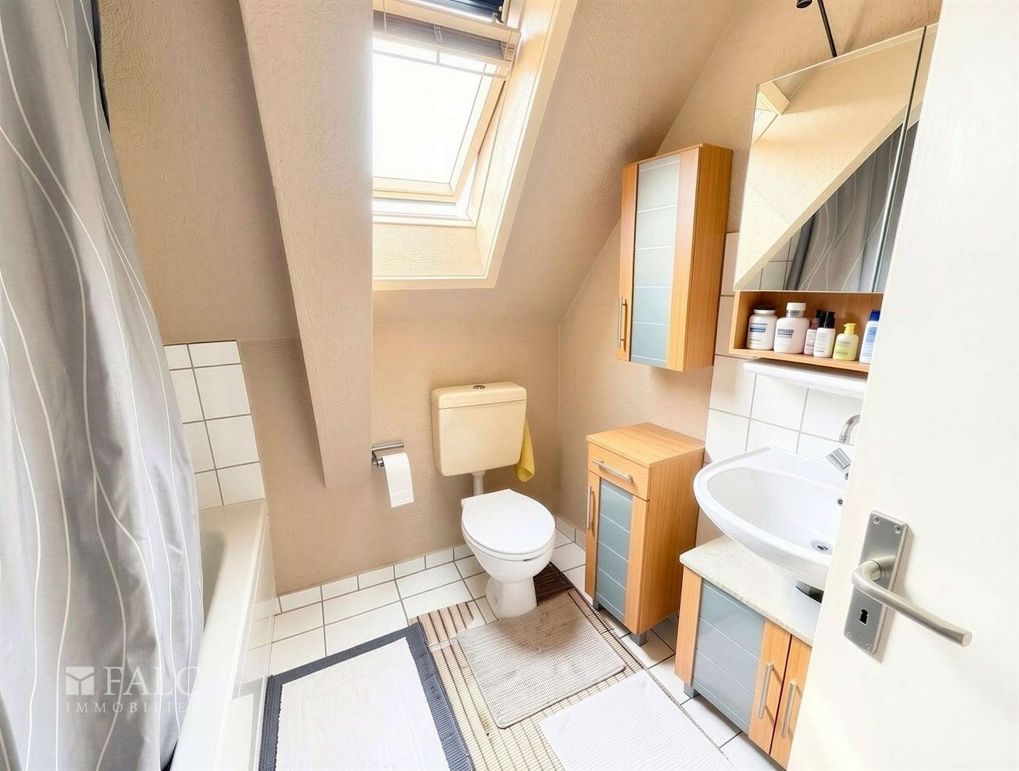 Badezimmer DG links 