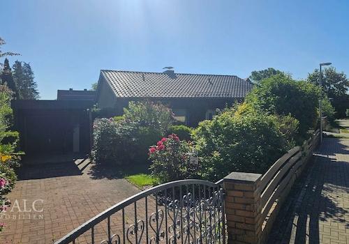 Vorderansicht mit Garage