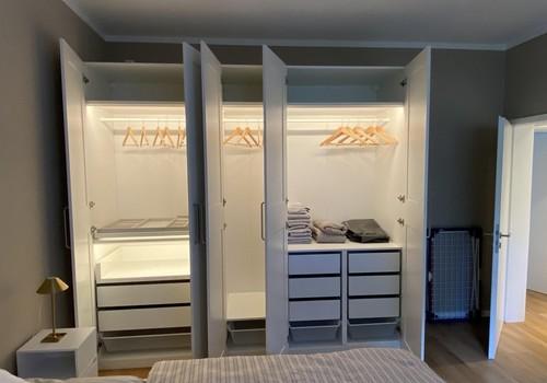 2,5 m Schrank, beleuchtet