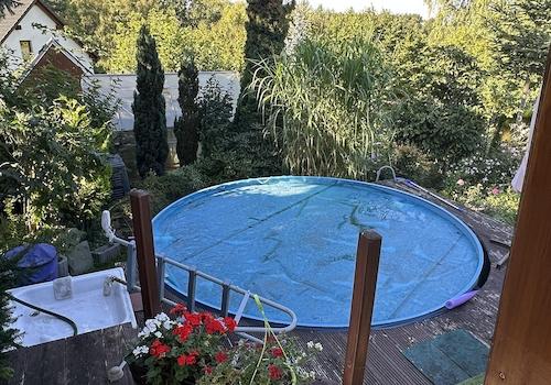 Pool, Blick zum Garten
