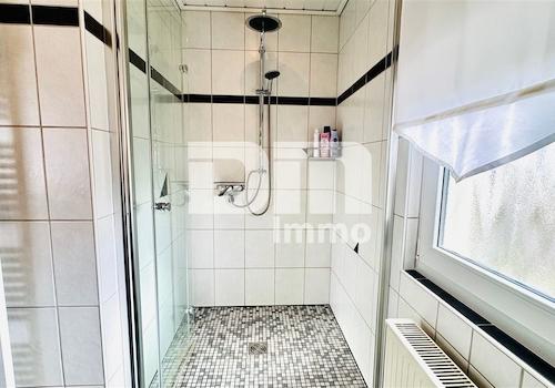 OG Bad / Wanne / Dusche ebenerdig / Handtuchwärmer