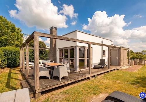 kaufen-freistehendes-ferienhaus-ouddorp-aussenansicht-terrasse-hauptfoto-recreatieadviseurs-vakantiehuistekoop-nl.jpg