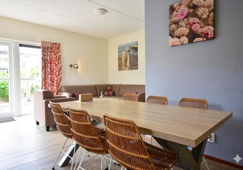 kaufen-freistehendes-ferienhaus-ouddorp-essbereich-wohnzimmer-recreatieadviseurs-vakantiehuistekoop-nl.jpg