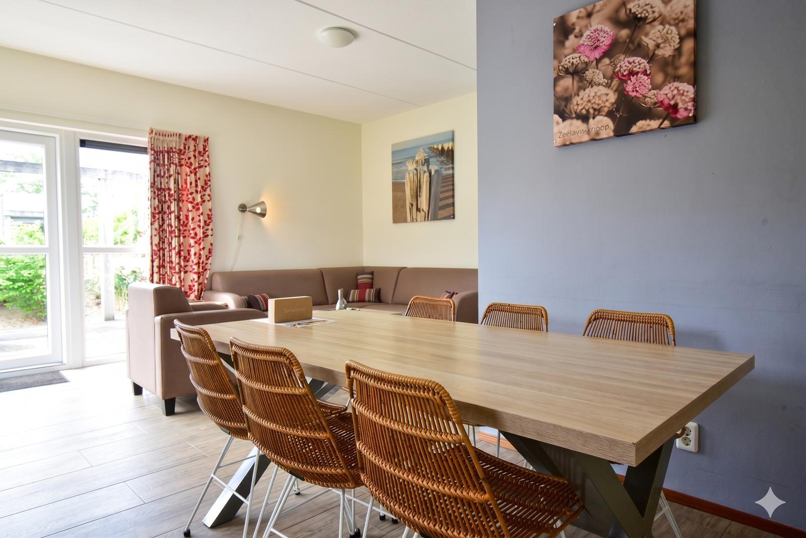 kaufen-freistehendes-ferienhaus-ouddorp-essbereich-wohnzimmer-recreatieadviseurs-vakantiehuistekoop-nl.jpg