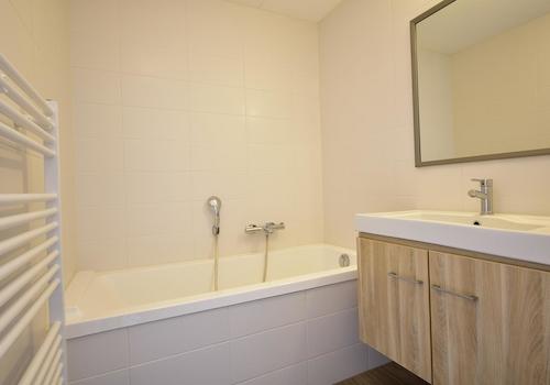 kaufen-freistehendes-ferienhaus-ouddorp-badezimmer-badewanne-recreatieadviseurs-vakantiehuistekoop-nl.jpg