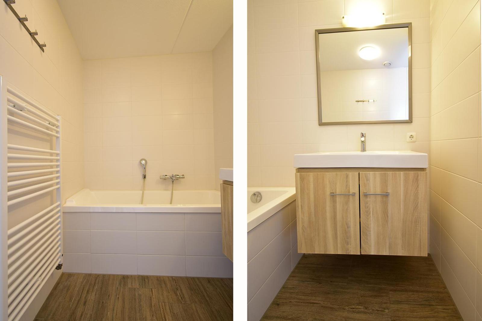 kaufen-freistehendes-ferienhaus-ouddorp-badezimmer-badewanne-waschtisch-recreatieadviseurs-vakantiehuistekoop-nl.jpg