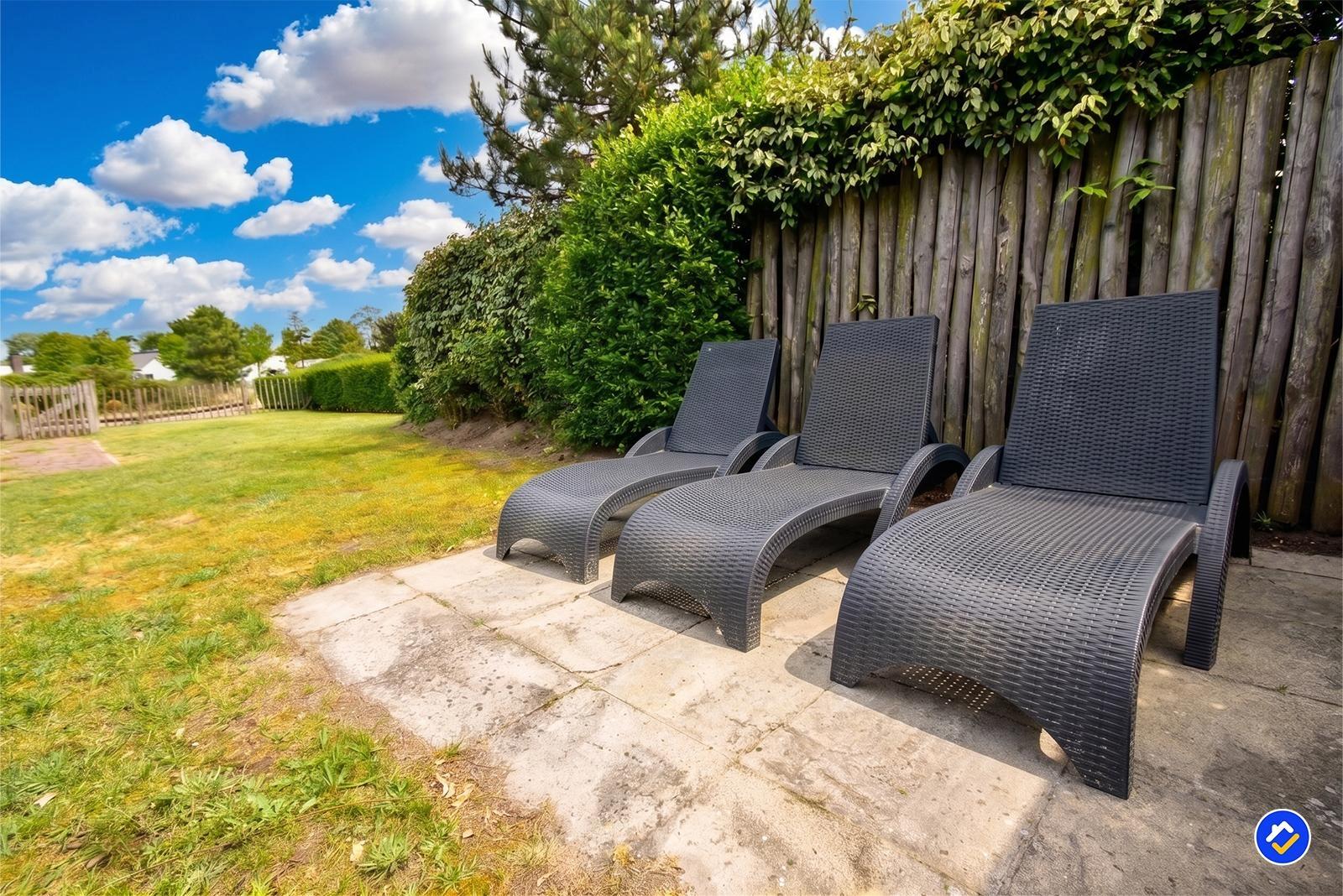 kaufen-freistehende-stein-ferienvilla-ouddorp-zusaetzliche-terrasse-garten-sonnenliegen-recreatieadviseurs-vakantiehuistekoop-nl.jpg