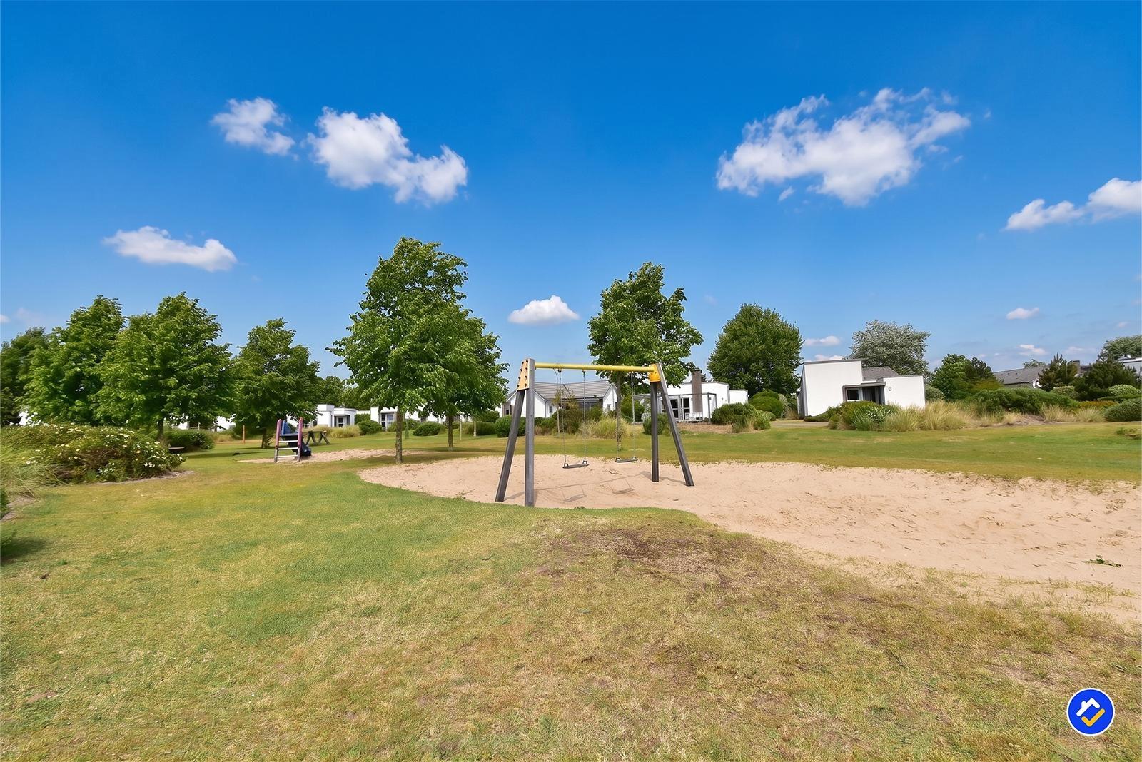 kaufen-freistehende-stein-ferienvilla-ouddorp-spielplatz-spielwiese-recreatieadviseurs-vakantiehuistekoop-nl.jpg