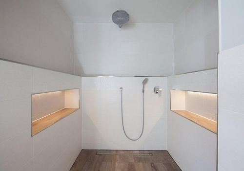 Dusch 1. OG + freie Badewanne 
