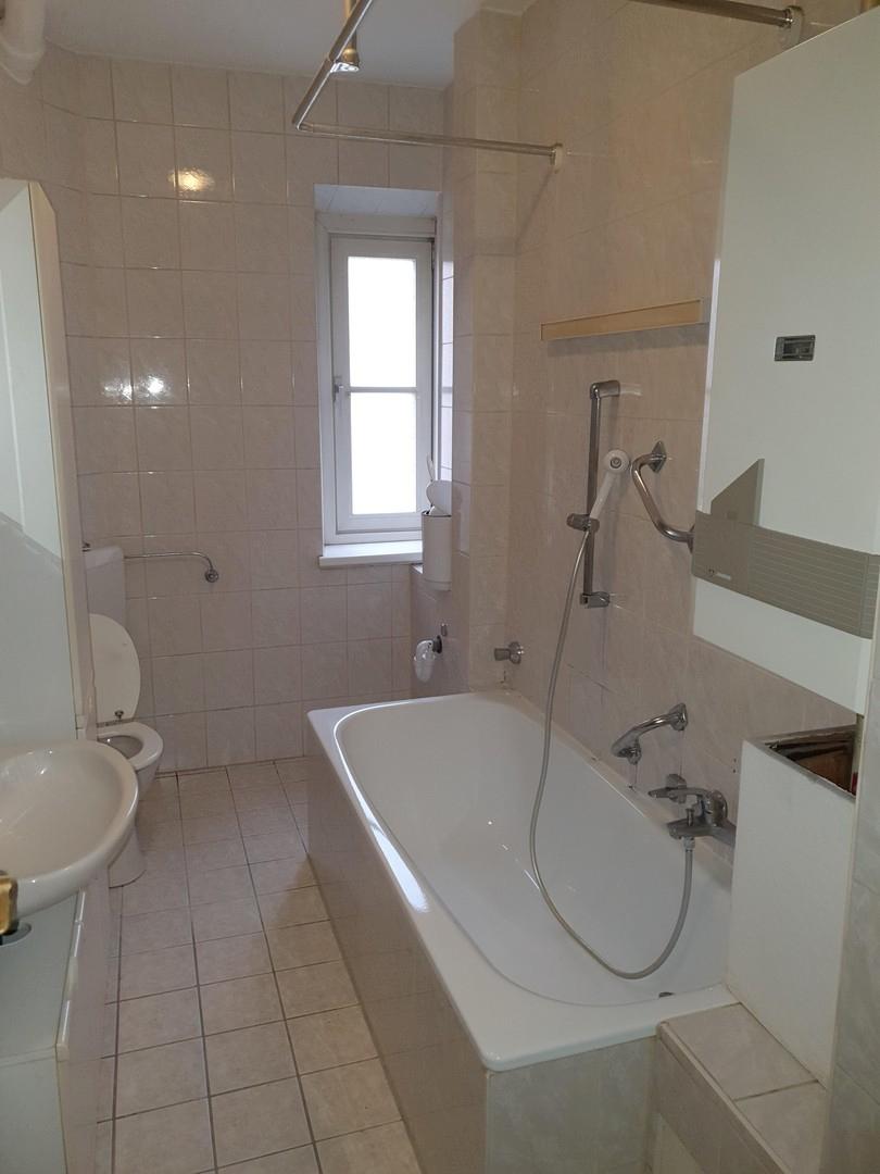 Badezimmer mit Wanne