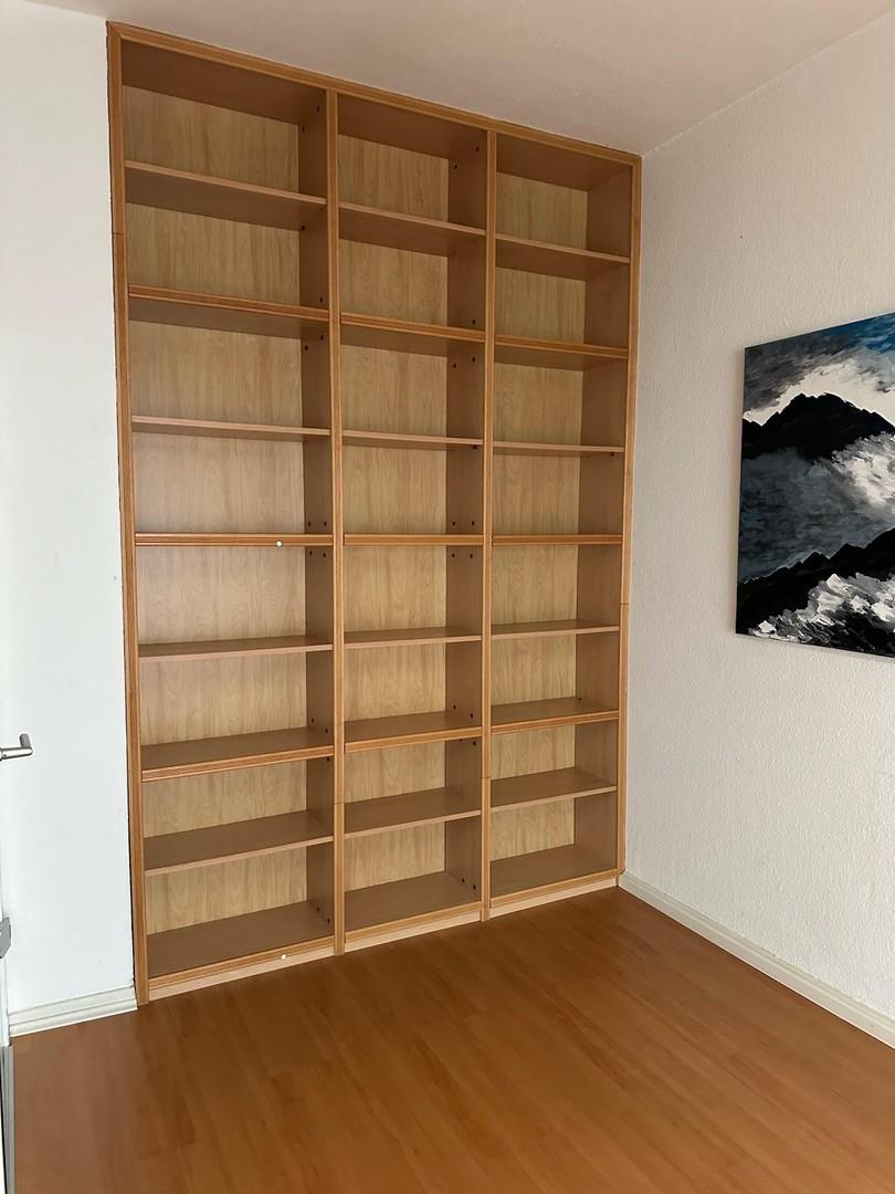 integrierte Regalwand Wartezi.