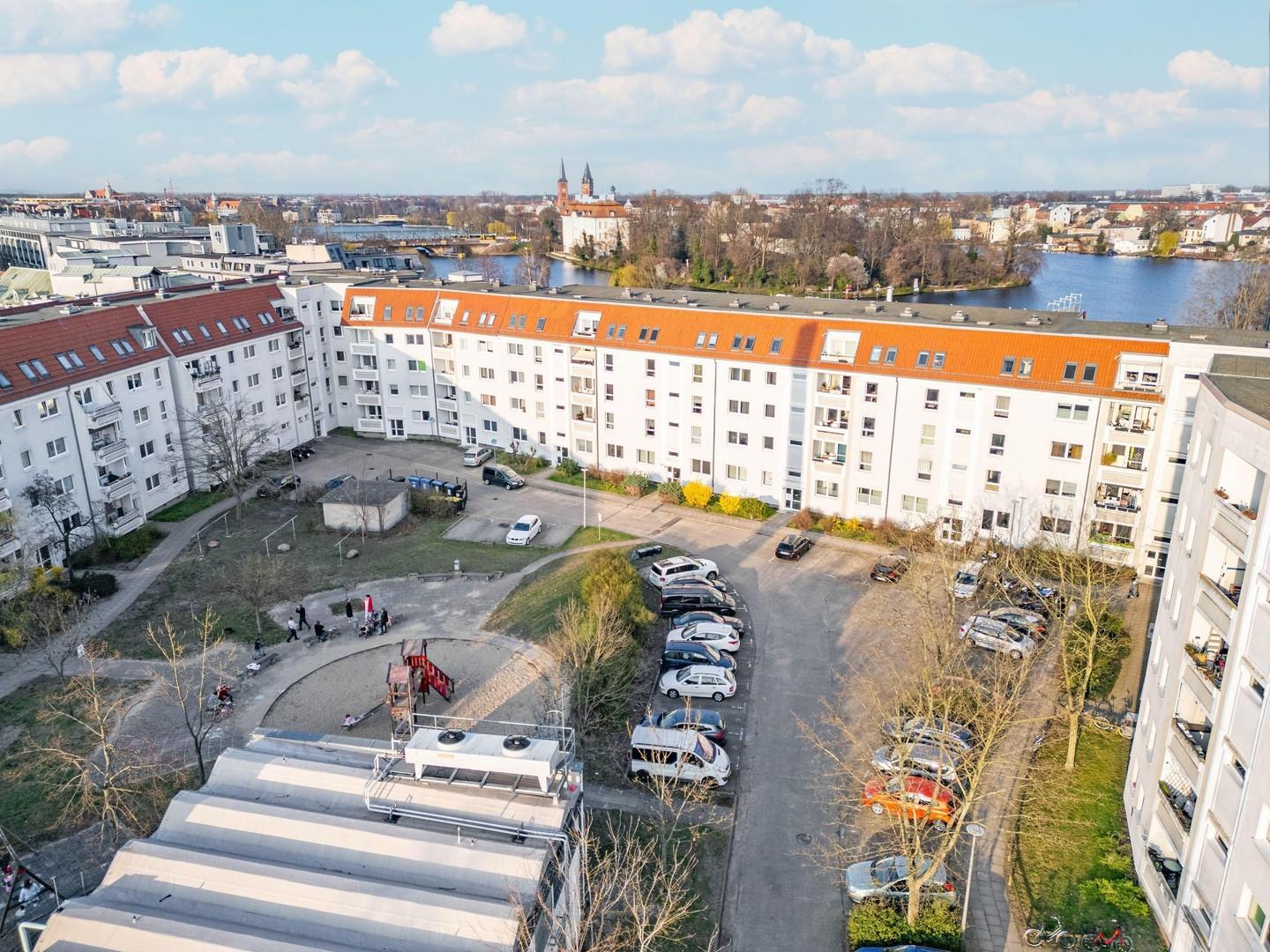 Hof Drohne