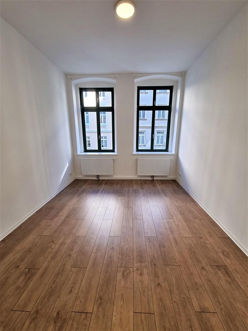 Zi 1.15 mit 2x große Fenster