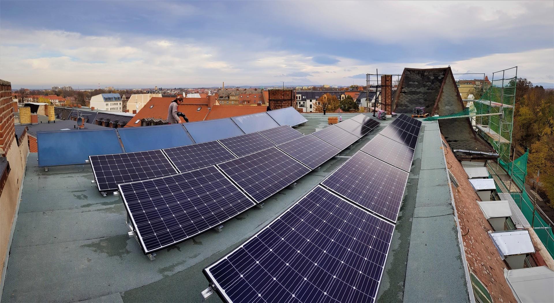 Solar und Photovoltaik Dach