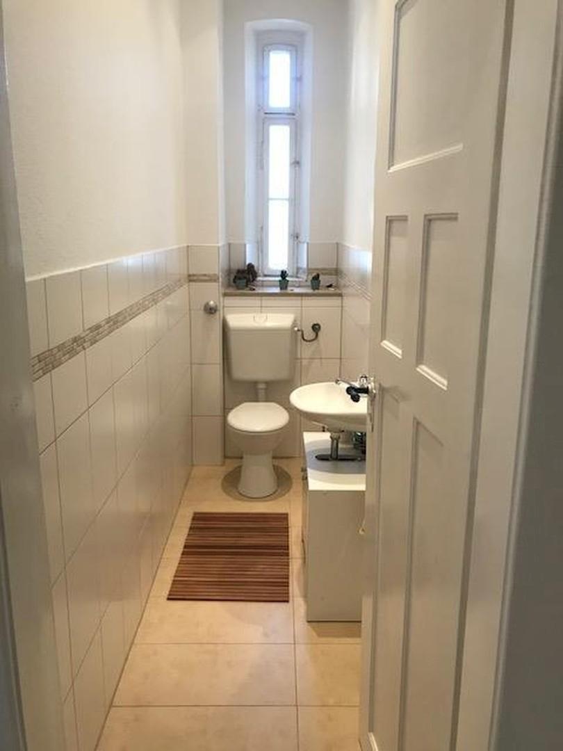 Separates WC /mit Spülbecken