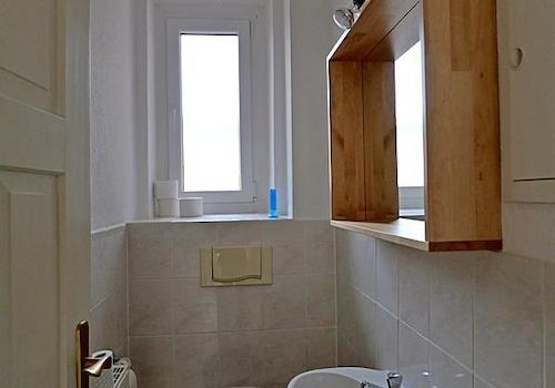 separates WC