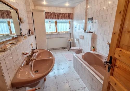 Wannenbad Dachgeschoss