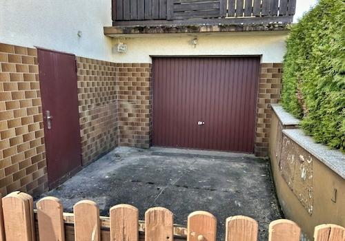 Hof und Garage