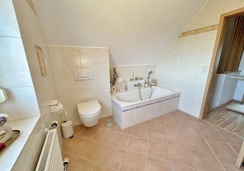 ... mit Badewanne