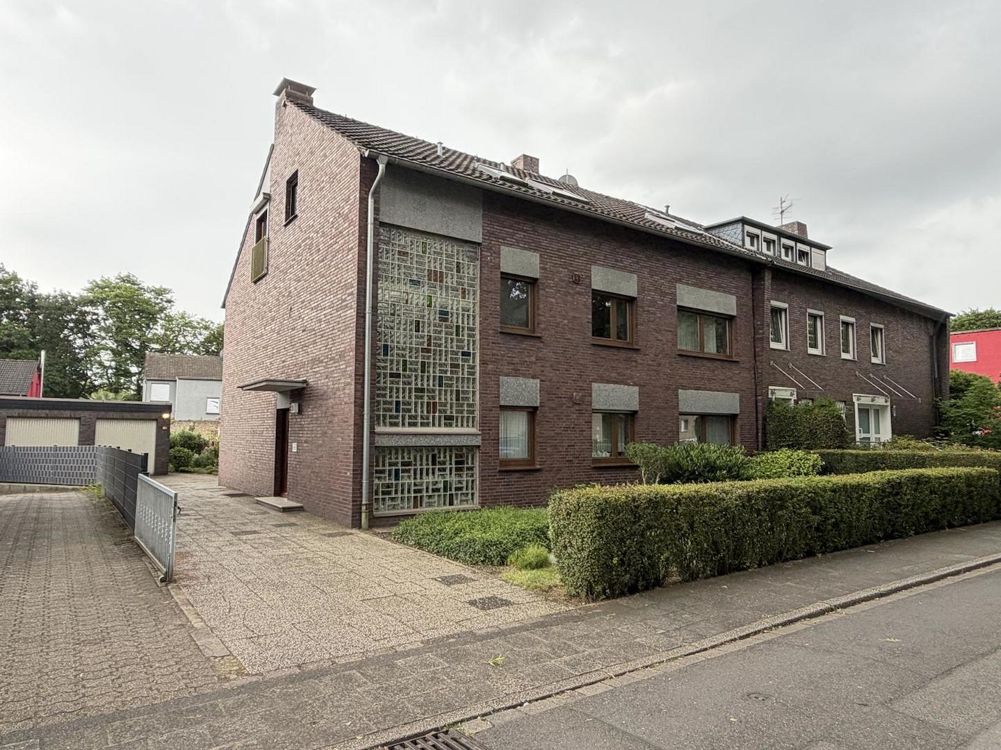 Zwei- bis Dreifamilienhaus in DU-Homberg