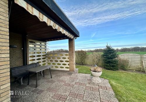 Terrasse mit Blick in die Wiesen