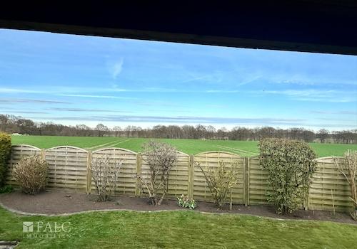Blick von der Terrasse über die Felder