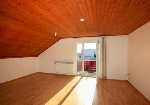 Schlafzimmer mit Zugang Balkon