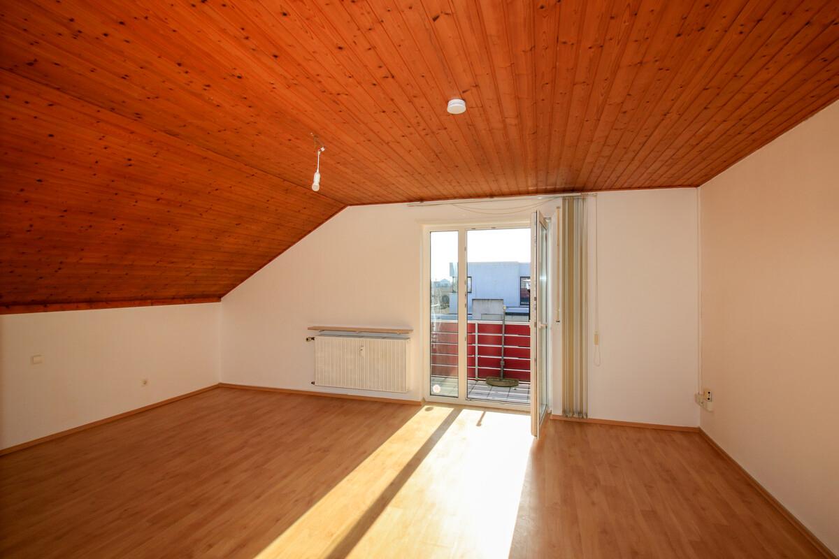 Schlafzimmer mit Zugang Balkon
