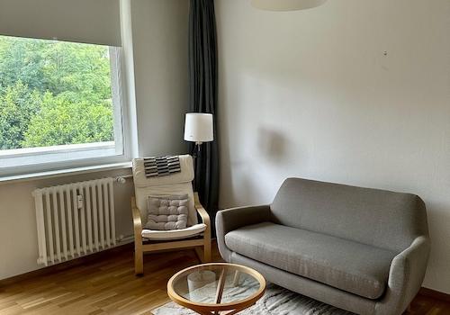 Wohnzimmer Blick zum Balkon