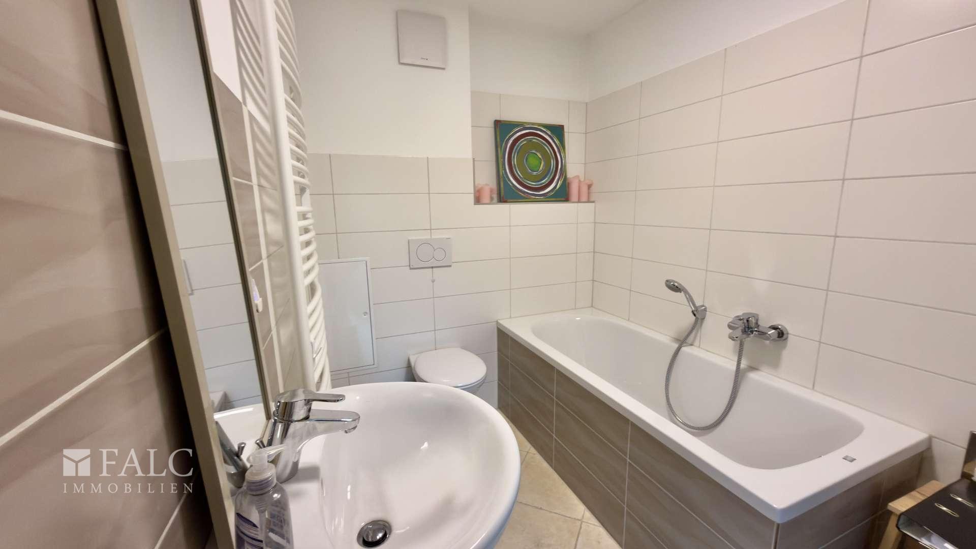 Badezimmer Wohnung 2 OG rechts 