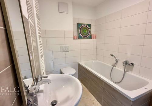 Badezimmer Wohnung 2 OG rechts 