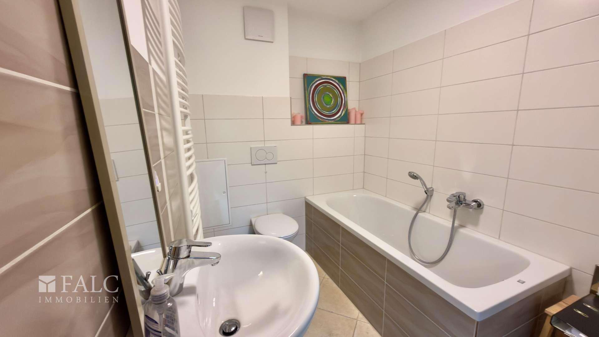 Badezimmer Wohnung 2 OG rechts 