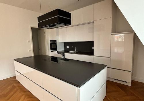 Küche+Zugang Abstellkammer li