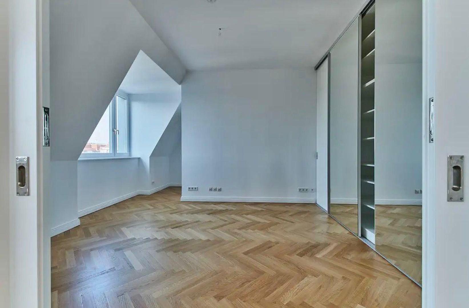 SZi 2 mit gr. Wandschrank
