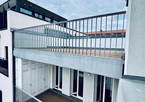 Balkon + Dachterrasse Innenhof
