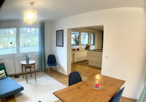 Blick von Wohnzimmer in Küche