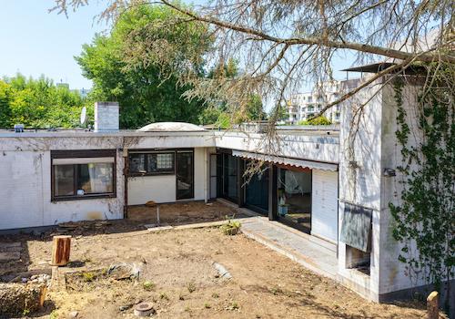 Bungalow Rückseite Ansicht von Garten aus 
