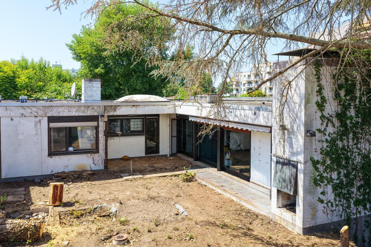Bungalow Rückseite Ansicht von Garten aus 