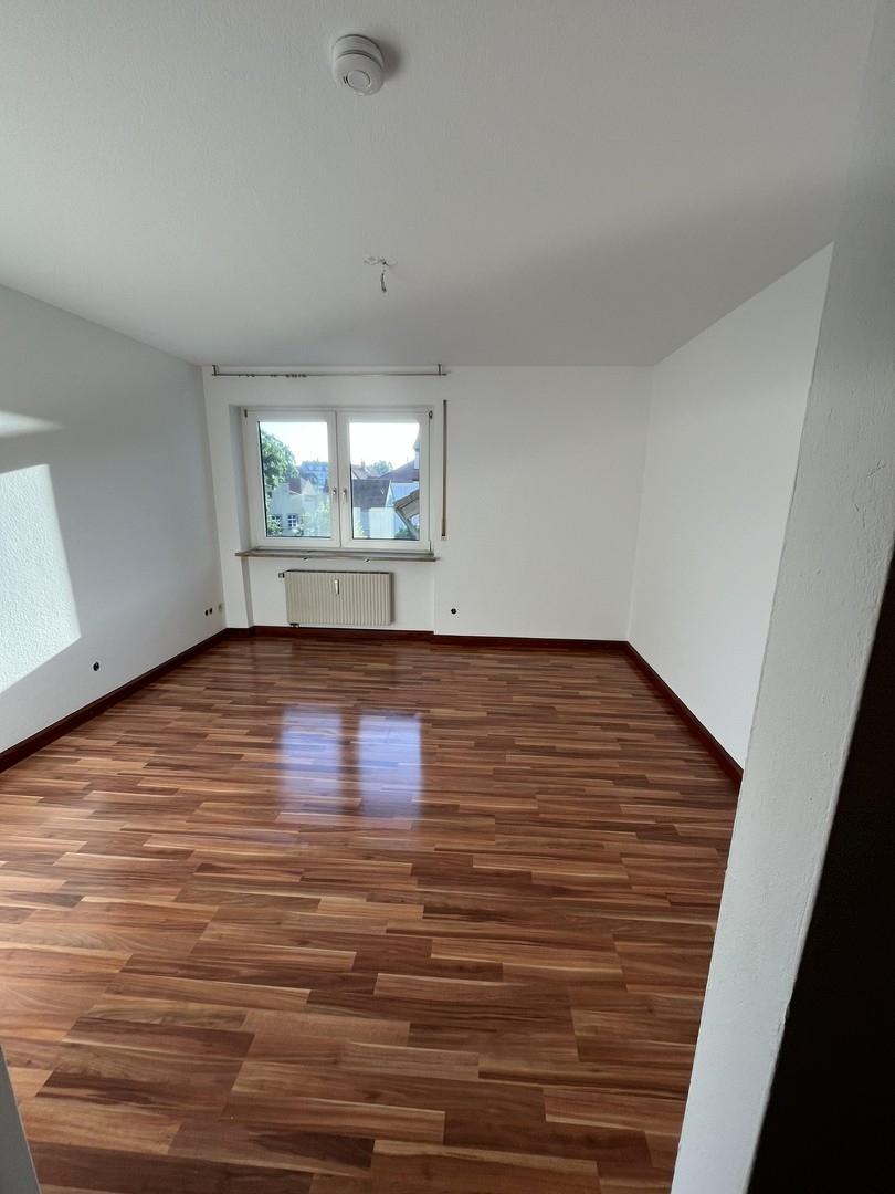 Blick ins Zimmer aus der Küche