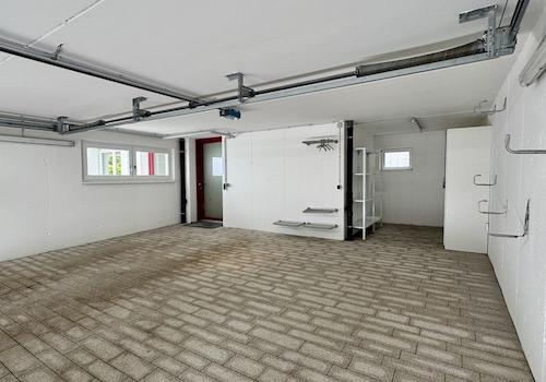Doppelgarage mit Zugang zum Ha