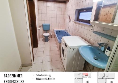 Vollbad mit Dusche und Wanne