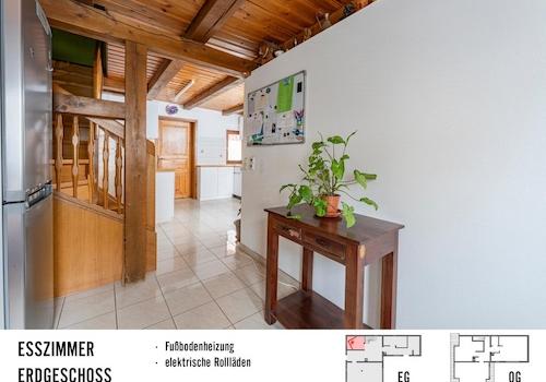 Blick vom Esszimmer zur Küche