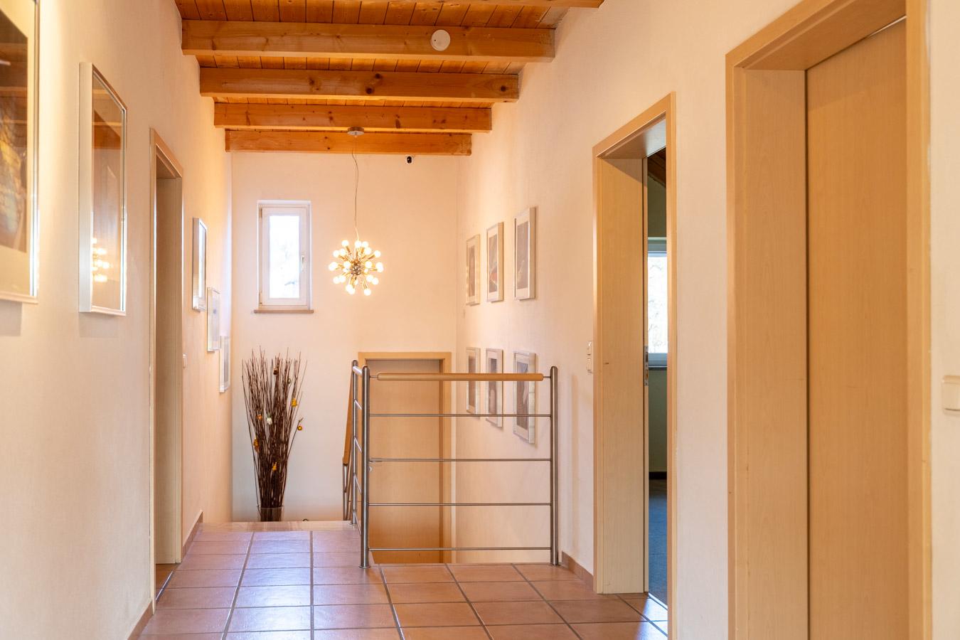 Stilvolles Einfamilienhaus mit traumhaftem Ausblick, Doppelgarage & Vollunterkellerung