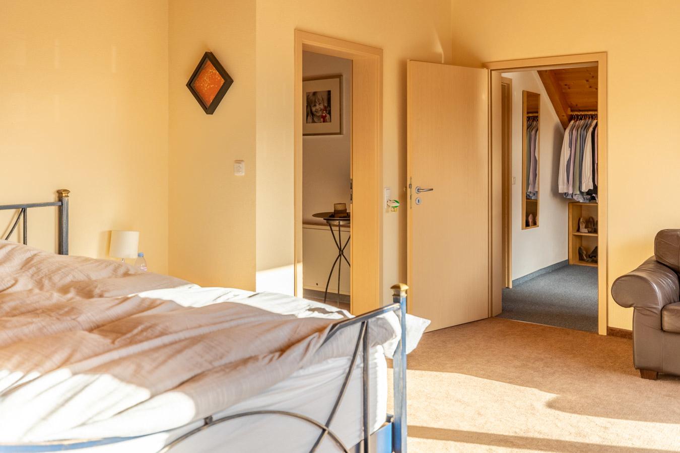 Stilvolles Einfamilienhaus mit traumhaftem Ausblick, Doppelgarage & Vollunterkellerung