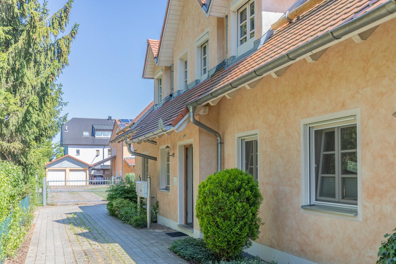 Exklusive Maisonette in traumhafter Ruhelage – Schlösschen-Architektur, Garten & 2 TG-Plätze