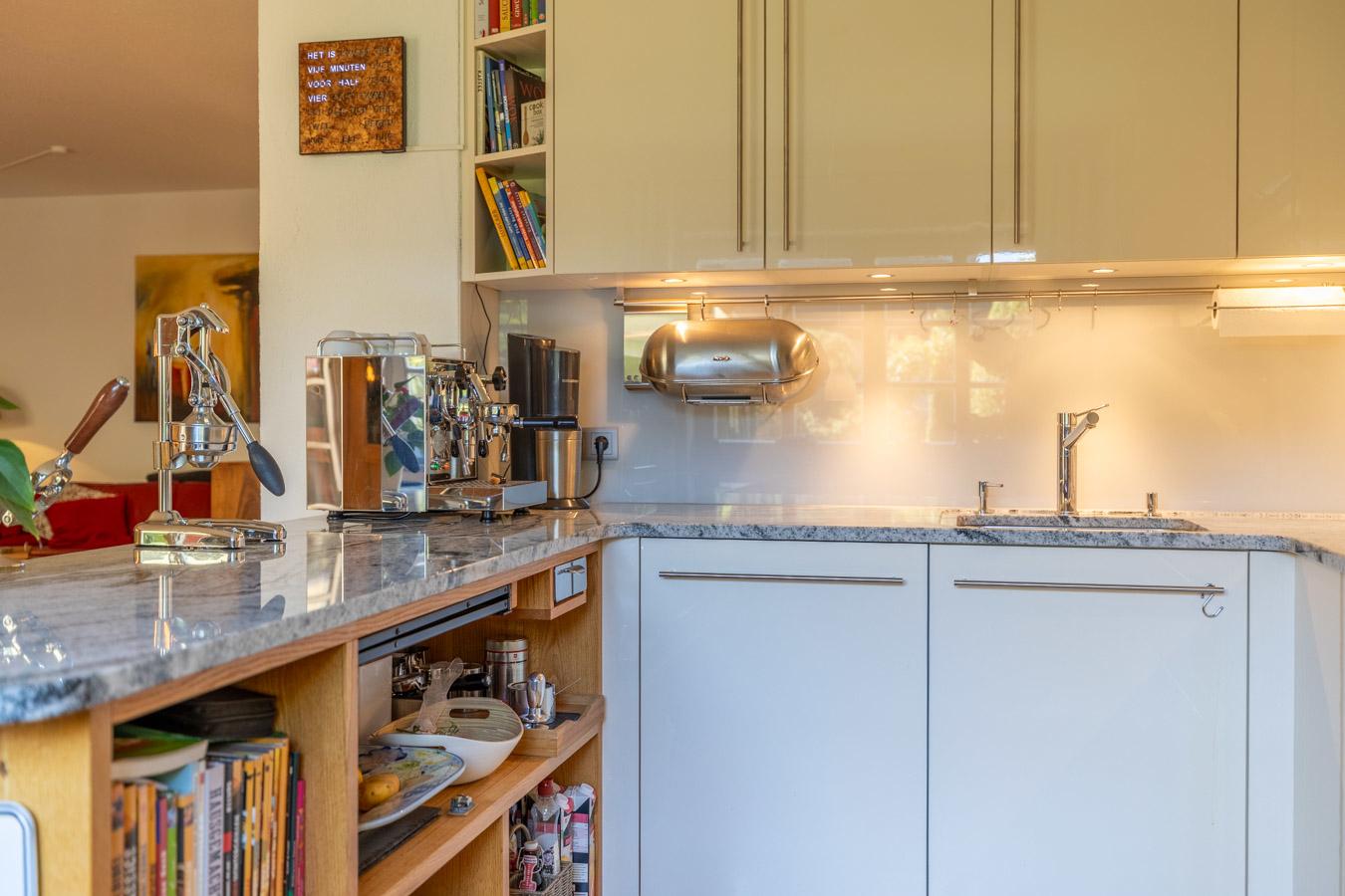 Exklusive Maisonette in traumhafter Ruhelage – Schlösschen-Architektur, Garten & 2 TG-Plätze