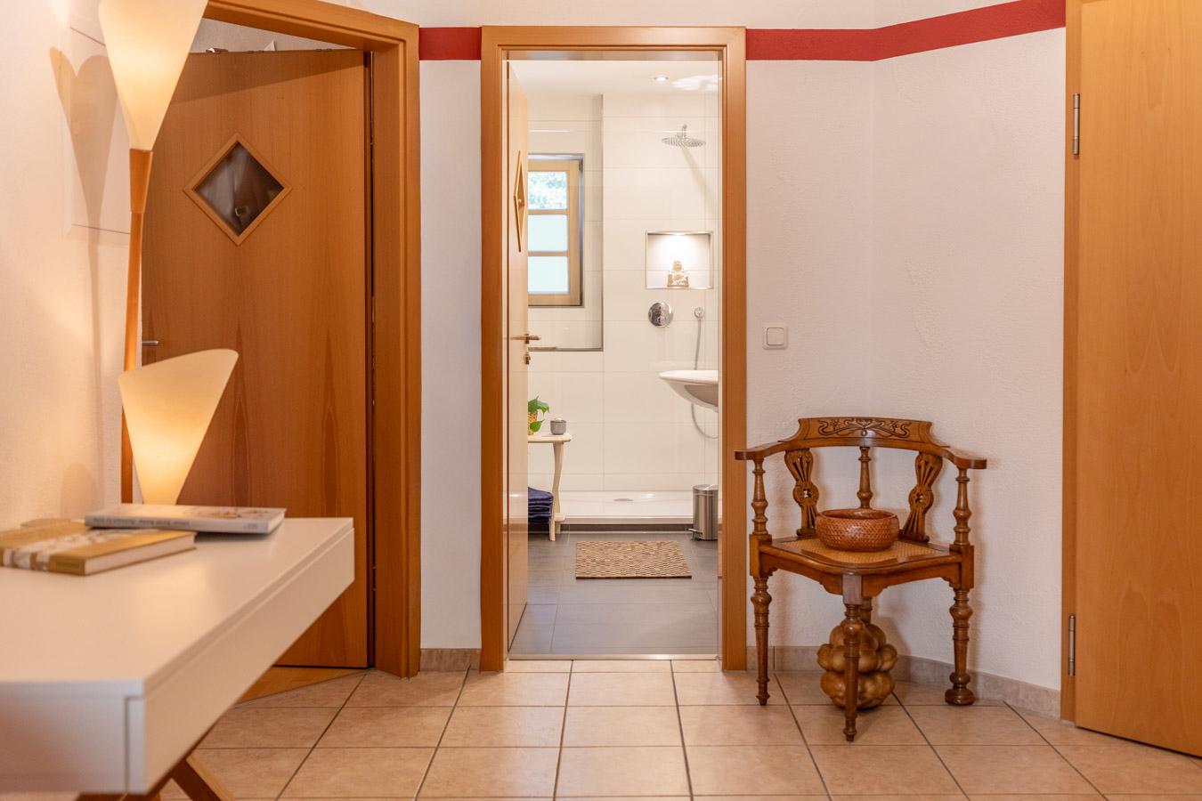 Exklusive Maisonette in traumhafter Ruhelage – Schlösschen-Architektur, Garten & 2 TG-Plätze